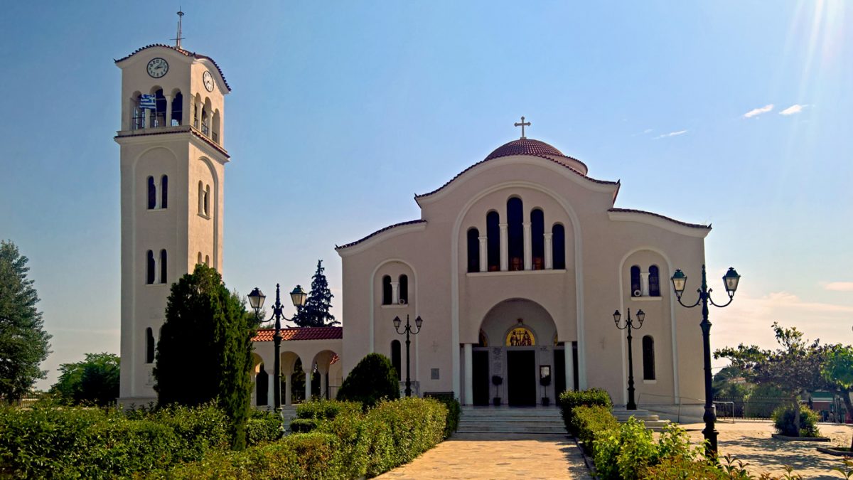Ι.Ν. Αγίου Κωνσταντίνου και Ελένης στη Νέα Μάκρη